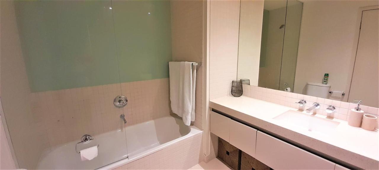 Beautiful 100mts Near The In Port Apartment Melbourne
